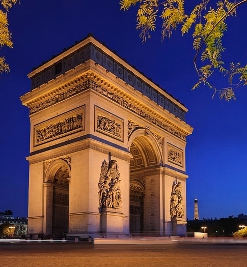 [L'Arc de Triomphe à Paris]